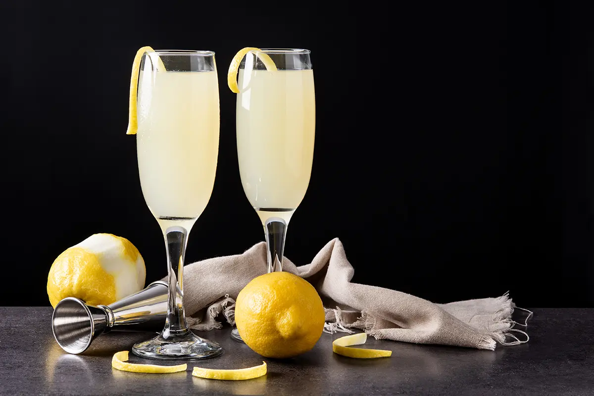 Sparkling-French-75-Cocktail-Recipe-with-Gin-and-Champagne